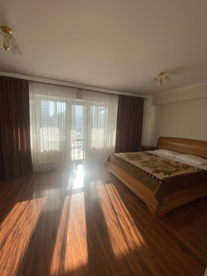 Appartement Avec 2 Chambres En Centre Ville คีชีเนา ภายนอก รูปภาพ