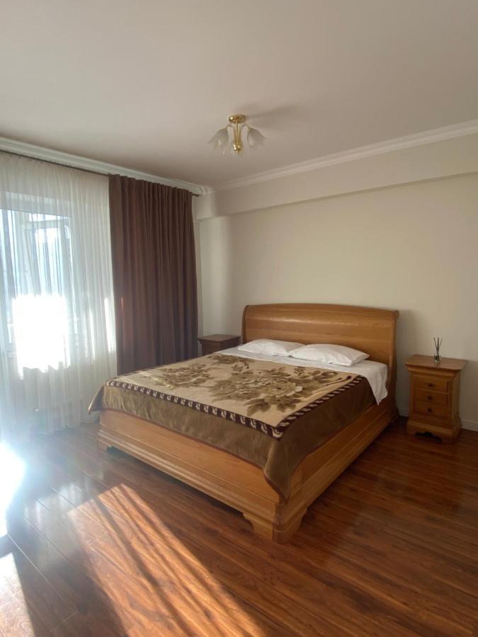 Appartement Avec 2 Chambres En Centre Ville คีชีเนา ภายนอก รูปภาพ
